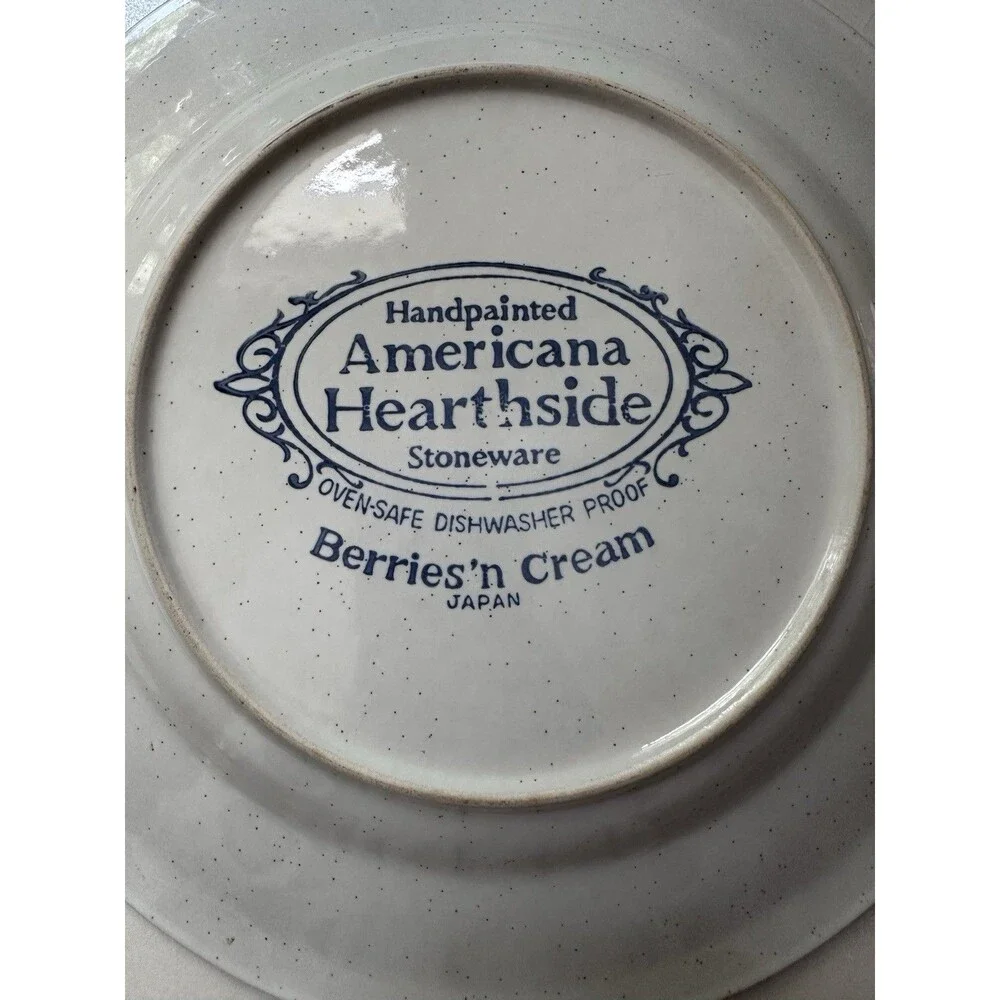Vintage American Hearthside Berries 'n Cream 10.5